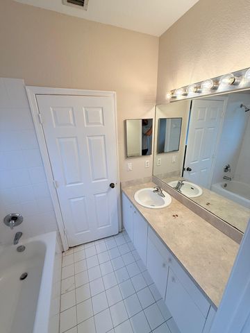 905 N SANTA CATALINA Circle 905, North Lauderdale, FL 33068