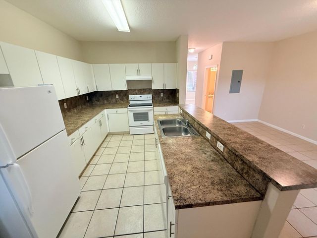 905 N SANTA CATALINA Circle 905, North Lauderdale, FL 33068
