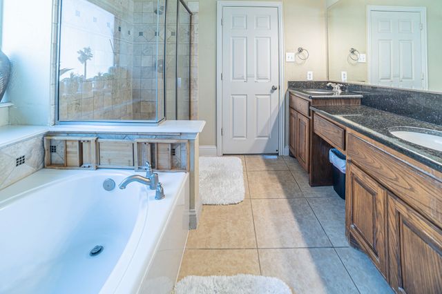 3039 Rosina, Grand Prairie, TX 75054