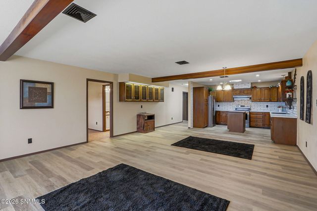 810 Camino Del Rex, Las Cruces, NM 88001