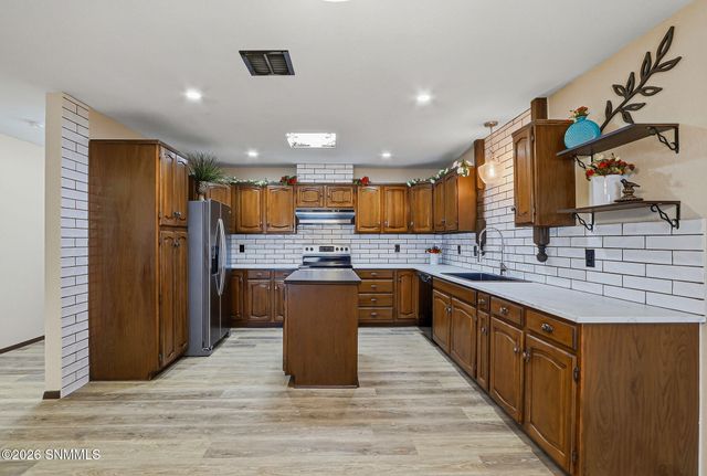 810 Camino Del Rex, Las Cruces, NM 88001