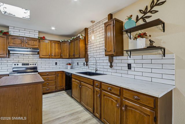 810 Camino Del Rex, Las Cruces, NM 88001