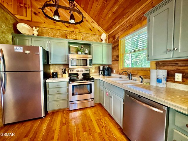 856 Bear Run Way, Sevierville, TN 37862