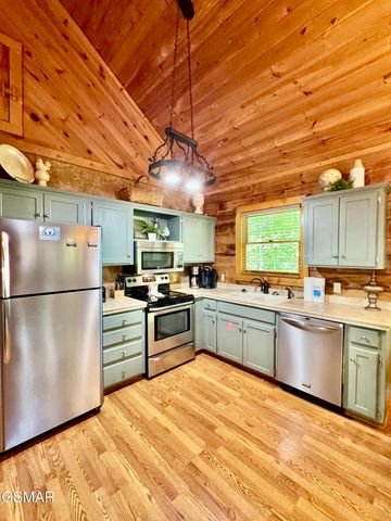 856 Bear Run Way, Sevierville, TN 37862