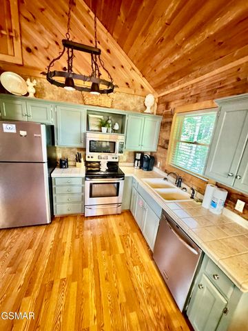 856 Bear Run Way, Sevierville, TN 37862
