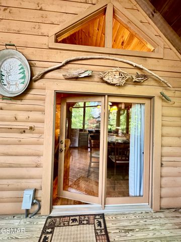 856 Bear Run Way, Sevierville, TN 37862