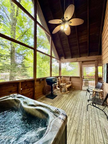 856 Bear Run Way, Sevierville, TN 37862