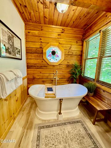 856 Bear Run Way, Sevierville, TN 37862