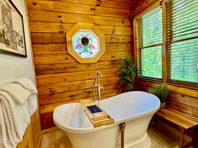 856 Bear Run Way, Sevierville, TN 37862