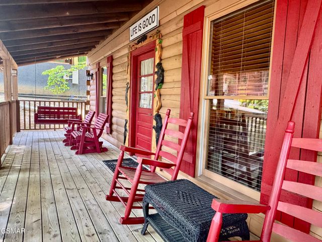 856 Bear Run Way, Sevierville, TN 37862