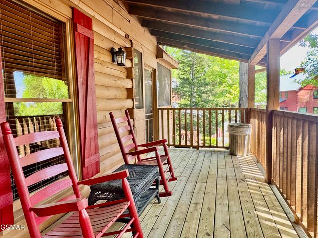 856 Bear Run Way, Sevierville, TN 37862