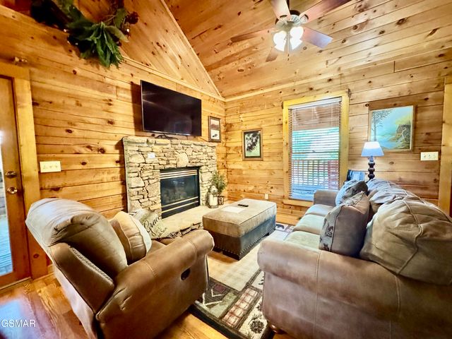 856 Bear Run Way, Sevierville, TN 37862