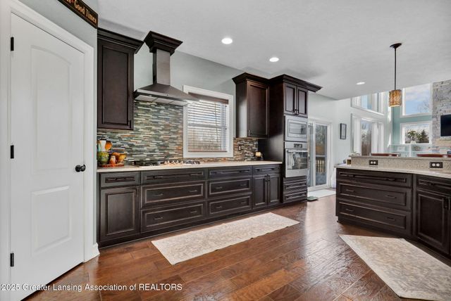 434 Ravenwood Court, Mason, MI 48854