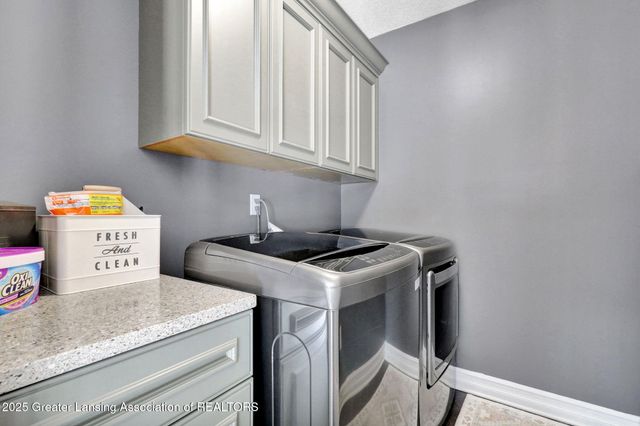 434 Ravenwood Court, Mason, MI 48854