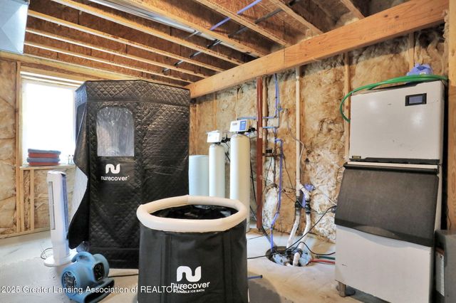 434 Ravenwood Court, Mason, MI 48854