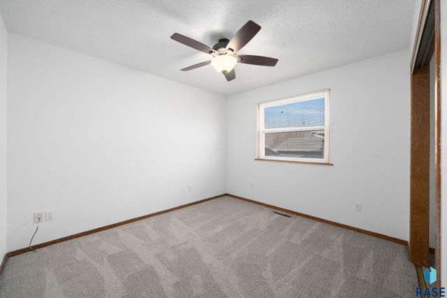 5417 W Oak St Street, Sioux Falls, SD 57106