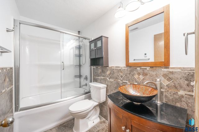 5417 W Oak St Street, Sioux Falls, SD 57106