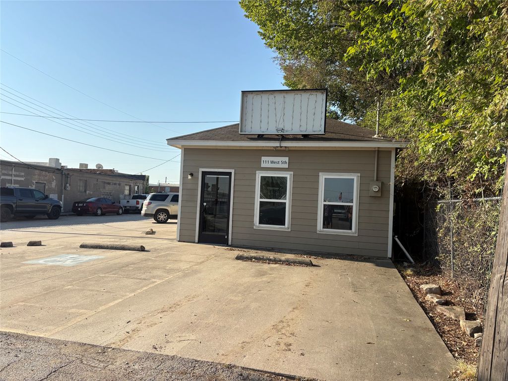 111 W 5th Street, Justin, TX 76247 — photo 2