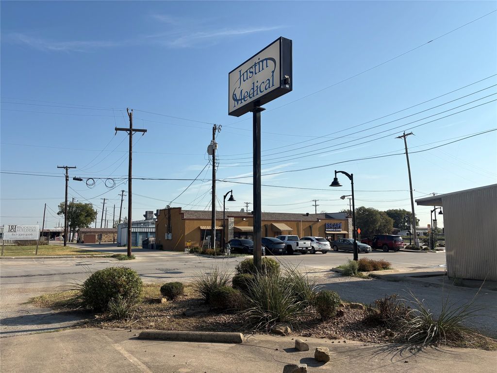 111 W 5th Street, Justin, TX 76247 — photo 3