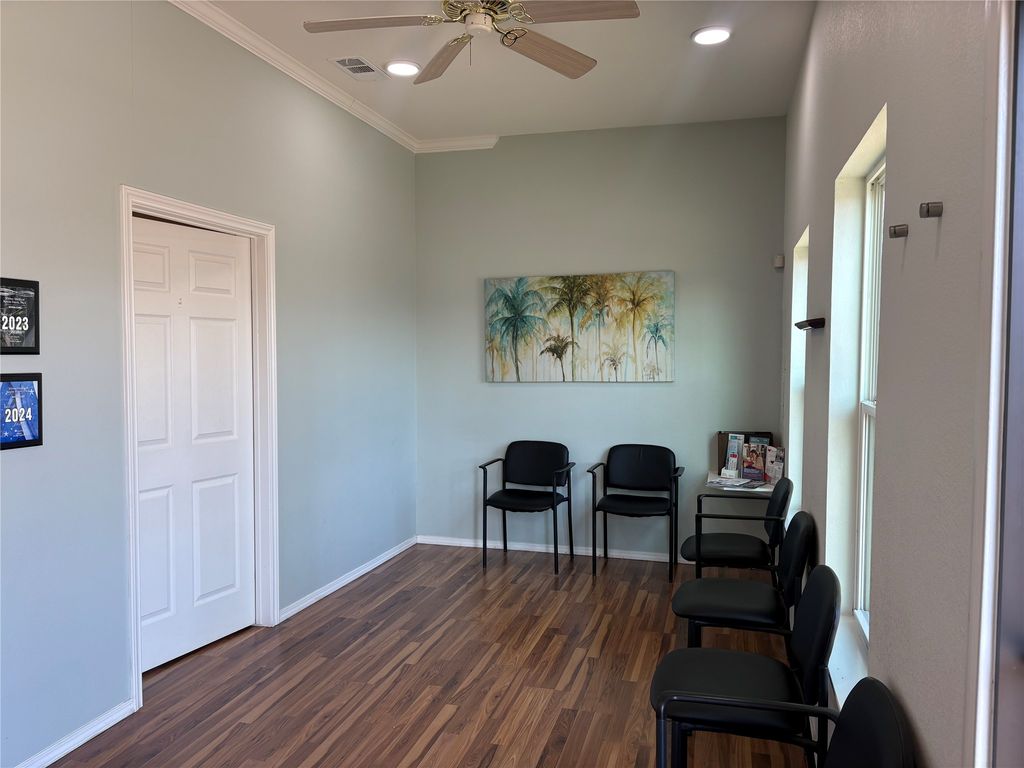 111 W 5th Street, Justin, TX 76247 — photo 4