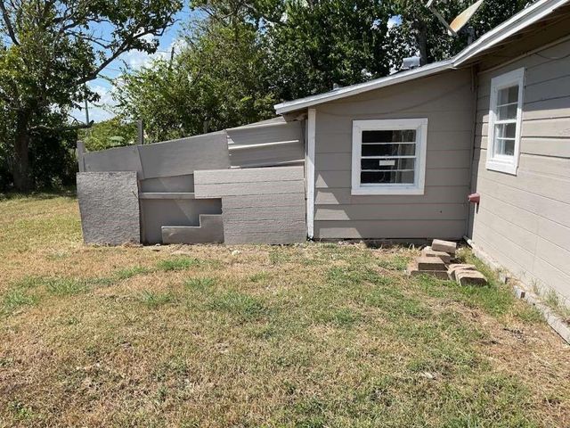 815 W 12th Street, Freeport, TX 77541