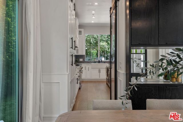 18057 Valley Vista Boulevard, Encino (los Angeles), CA 91316