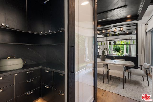 18057 Valley Vista Boulevard, Encino (los Angeles), CA 91316