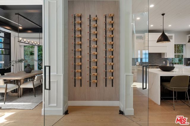 18057 Valley Vista Boulevard, Encino (los Angeles), CA 91316