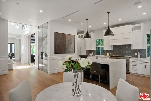 18057 Valley Vista Boulevard, Encino (los Angeles), CA 91316