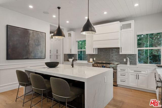 18057 Valley Vista Boulevard, Encino (los Angeles), CA 91316