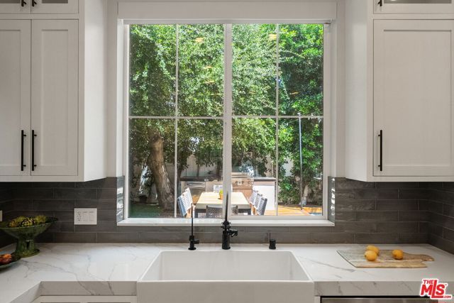 18057 Valley Vista Boulevard, Encino (los Angeles), CA 91316