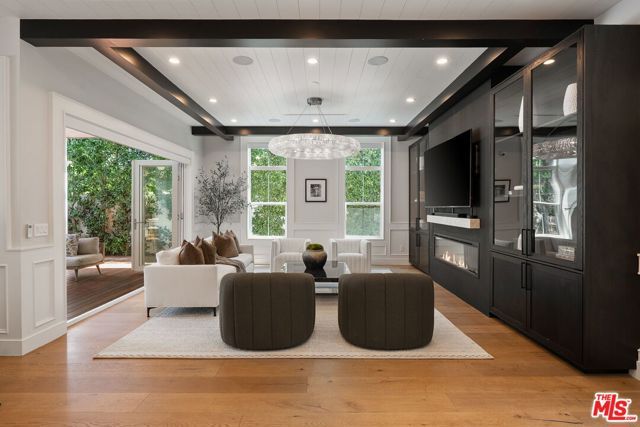 18057 Valley Vista Boulevard, Encino (los Angeles), CA 91316