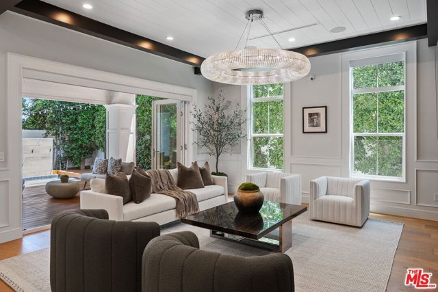 18057 Valley Vista Boulevard, Encino (los Angeles), CA 91316