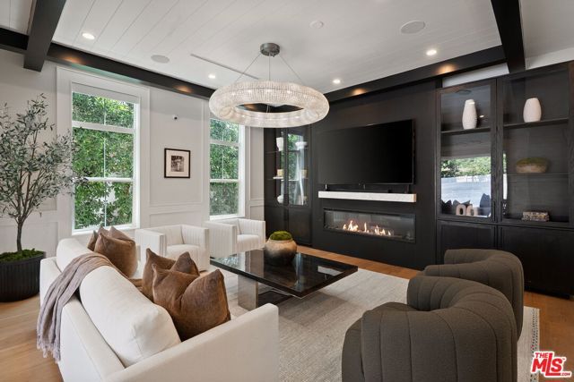 18057 Valley Vista Boulevard, Encino (los Angeles), CA 91316