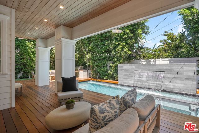 18057 Valley Vista Boulevard, Encino (los Angeles), CA 91316