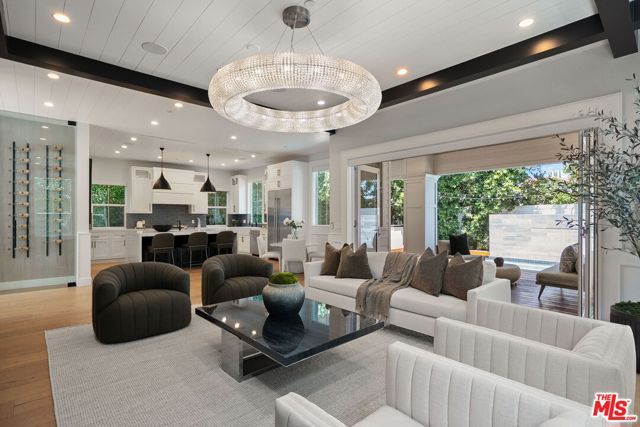 18057 Valley Vista Boulevard, Encino (los Angeles), CA 91316