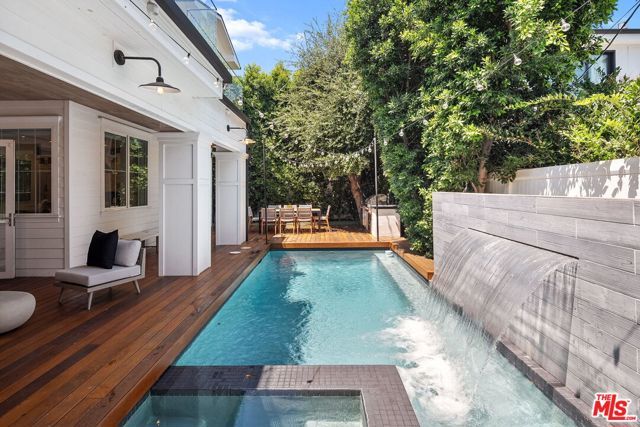 18057 Valley Vista Boulevard, Encino (los Angeles), CA 91316