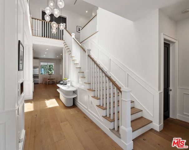 18057 Valley Vista Boulevard, Encino (los Angeles), CA 91316