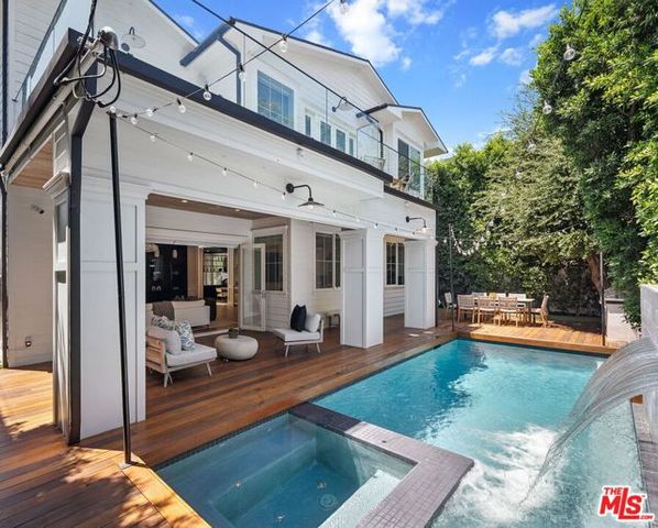 18057 Valley Vista Boulevard, Encino (los Angeles), CA 91316