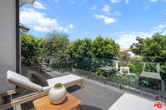 18057 Valley Vista Boulevard, Encino (los Angeles), CA 91316