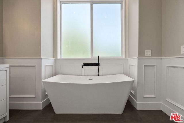 18057 Valley Vista Boulevard, Encino (los Angeles), CA 91316