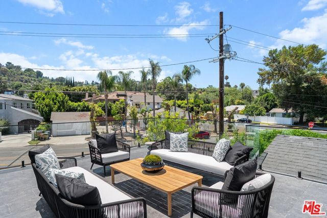 18057 Valley Vista Boulevard, Encino (los Angeles), CA 91316