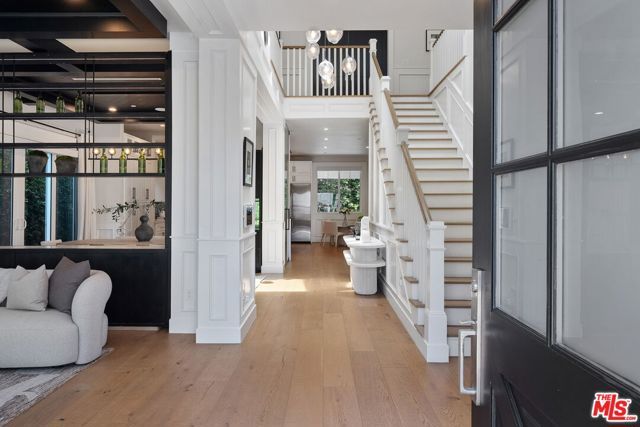 18057 Valley Vista Boulevard, Encino (los Angeles), CA 91316