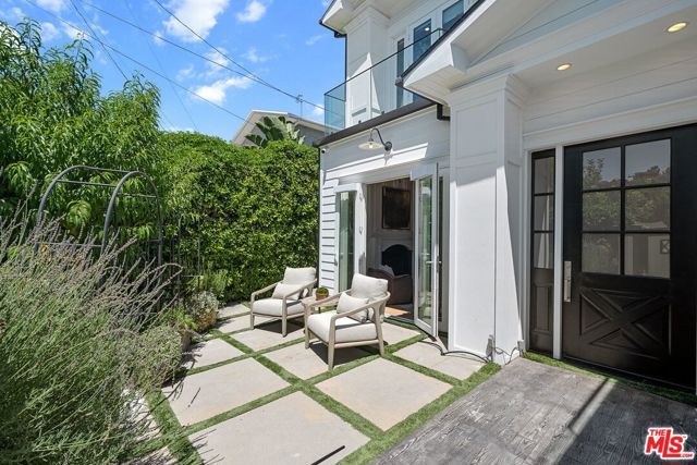 18057 Valley Vista Boulevard, Encino (los Angeles), CA 91316