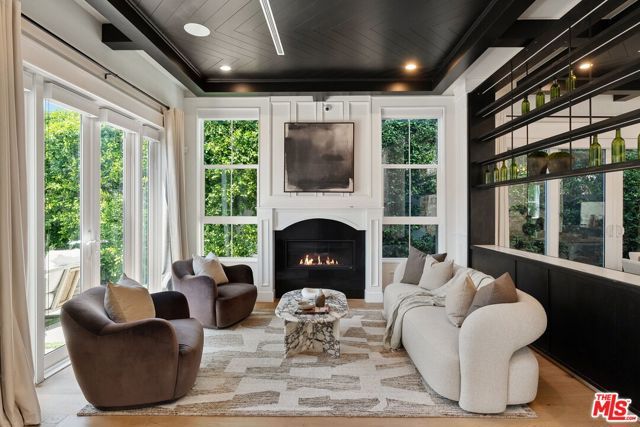 18057 Valley Vista Boulevard, Encino (los Angeles), CA 91316