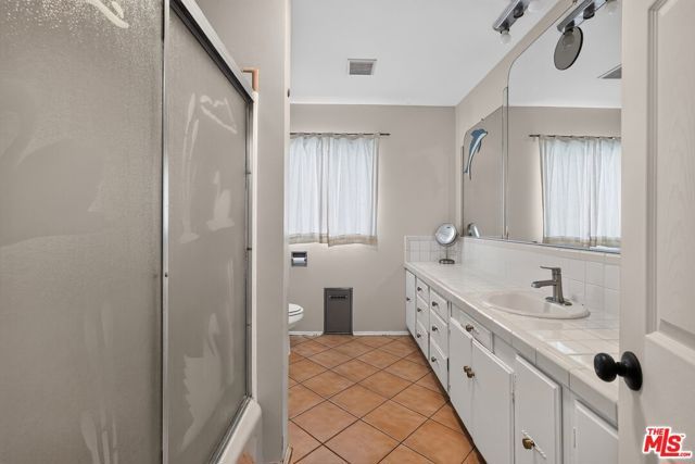 7615 Kittyhawk Avenue, Los Angeles, CA 90045