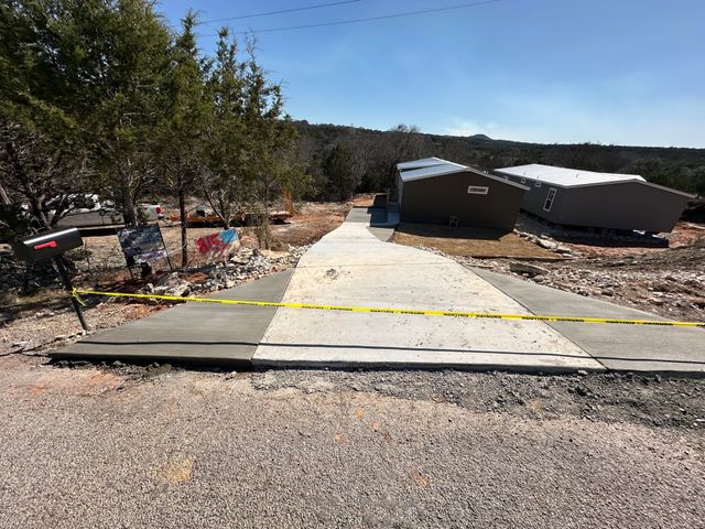 815 Thicket Trail, Granbury, TX 76048