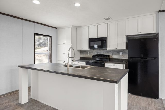 815 Thicket Trail, Granbury, TX 76048