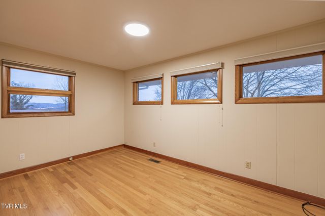 532 Bays View Rd, Kingsport, TN 37660