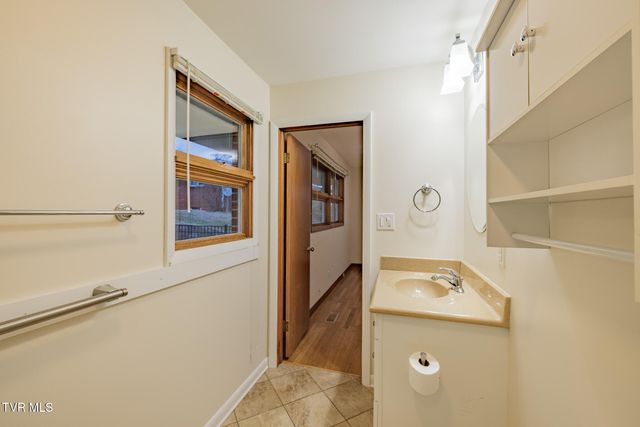 532 Bays View Rd, Kingsport, TN 37660